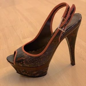 VINCE CAMUTO Platform Peep Toes Slingback Sandals